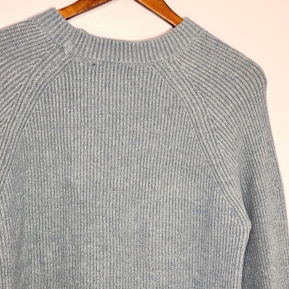 Tahari Ragaln Sweater Women Medium Blue Round Neck Soft Cozy Pullover Kint Top - Picture 10 of 13